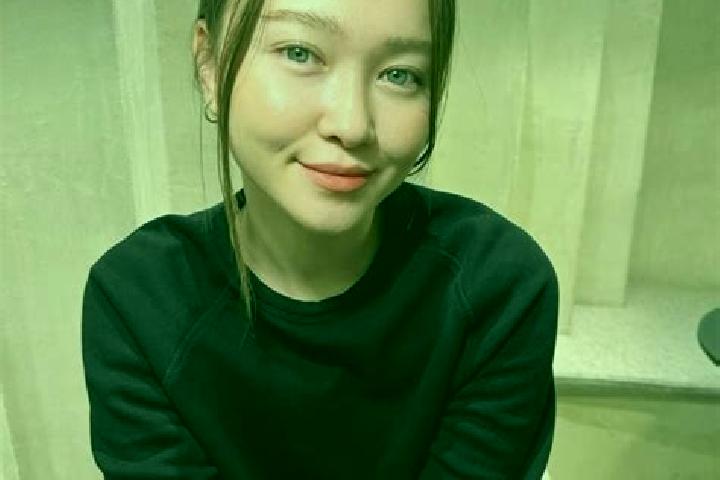 Abigail, 23, a chestnut blue-eyed asian companion based in Cooya Beach. Offering 69, Overnight, CIM, Roleplay. Available for incall and outcall, overnight bo...