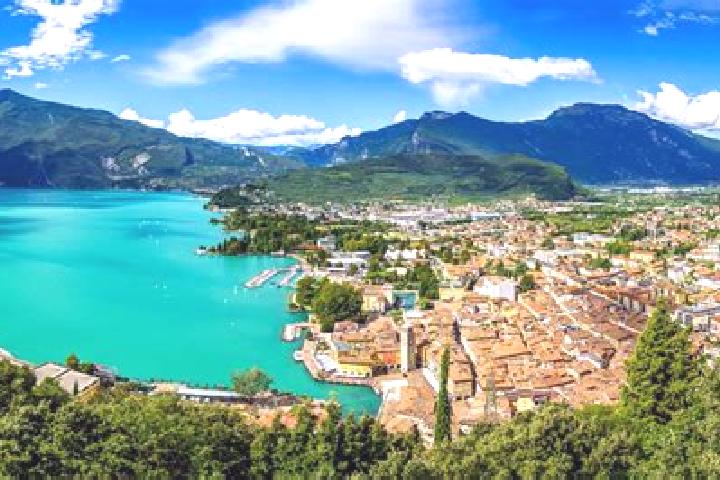 Abigail, 23 — Escort in Salasco, Italy