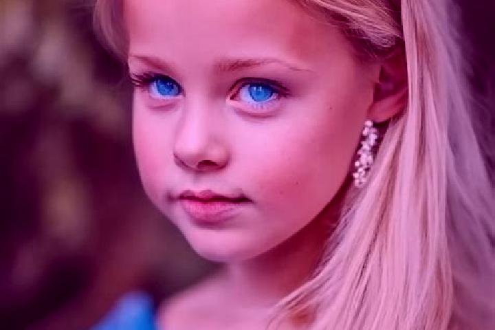 Abigail, 24, a dark blonde blue-eyed indian companion based in Yucca Valley. Offering GFE, Massage, Travel Companion, Girlfriend Experience. Available for in...