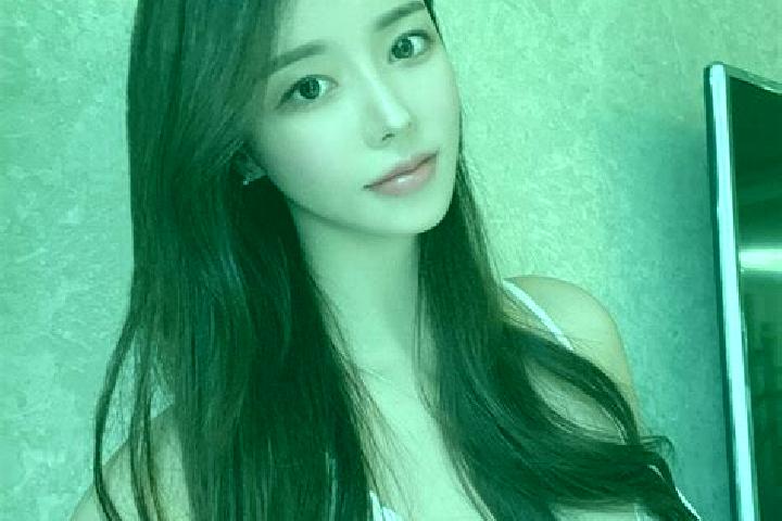 Abigail, 25 — Escort in Beiqiao, China