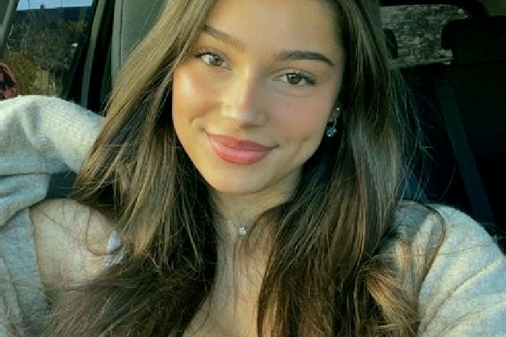 Abigail, 26, a brunette blue-eyed asian companion based in Tin Wan. Offering Travel Companion, Duos, Party Girl. Available for incall and outcall, overnight ...