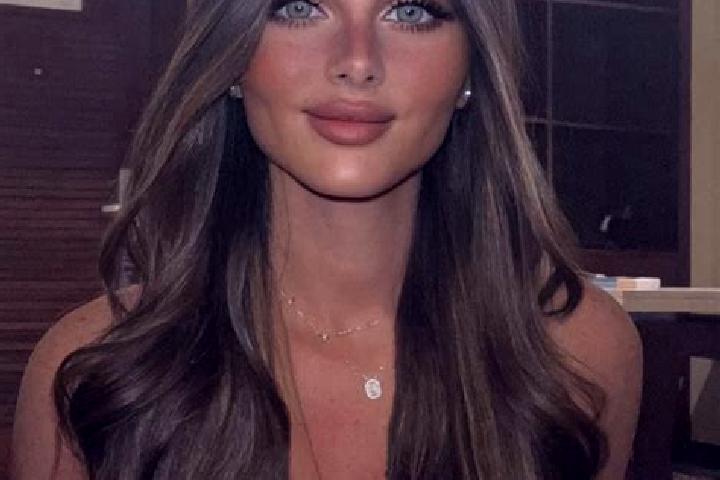 Abigail, 26, a brunette dark-eyed mixed companion based in Espino de la Orbada. Offering Erotic Massage, OWO, Party Girl, Striptease. Available for incall an...