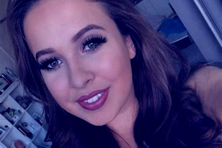 Abigail, 26, a chestnut amber-eyed slavic companion based in Rio Bonito. Offering A-Level, Tantra, Deep French Kissing, Girlfriend Experience, Erotic Massage...