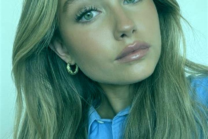 Abigail, 26, a dark blonde green-eyed mediterranean companion based in Kharas. Offering Striptease, Couples, Party Girl, Girlfriend Experience, CIM. Availabl...