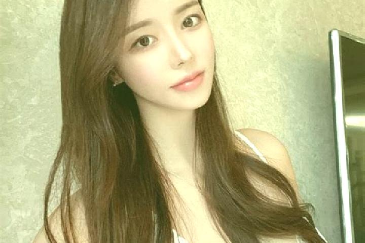 Abigail, 26 — Escort in Qiaoleipan, China