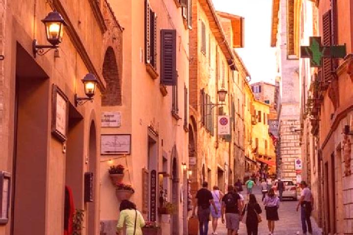 Abigail, 27 — Escort in Montepulciano, Italy