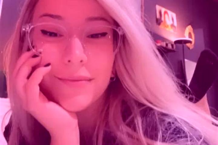 Abigail, 28, a blonde amber-eyed asian companion based in Patulele. Offering 69, BDSM, OWO, Deep French Kissing. Available for incall and outcall, day and ev...