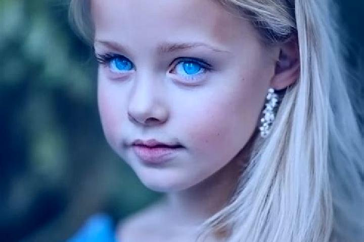 Abigail, 29, a blonde blue-eyed ebony companion based in Precigne. Offering CIM, Party Girl, Fetish. Available for incall and outcall, day and evening dates.