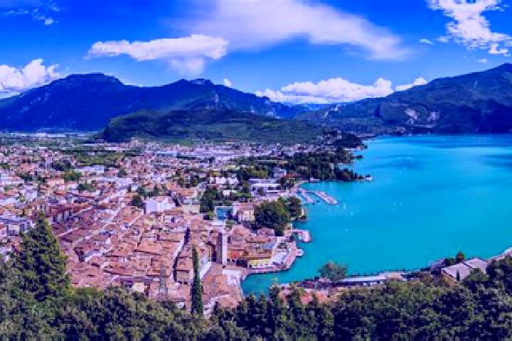 Abigail, 29 — Escort in Paullo, Italy
