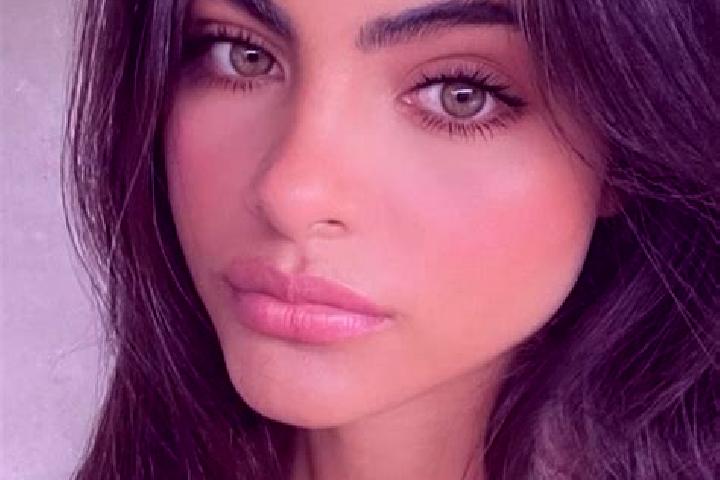 Abigail, 30, a brunette grey-eyed indian companion based in Isiokolo. Offering Duos, Domination, Striptease. Available for incall and outcall, day and evenin...