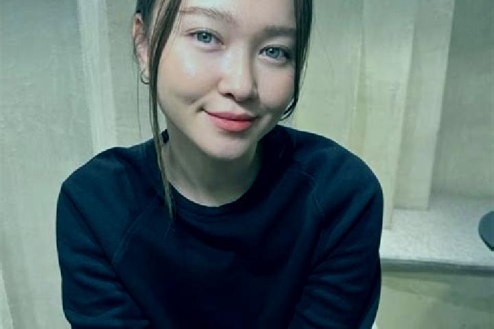Abigail, 31, a chestnut blue-eyed asian companion based in Nans-les-Pins. Offering GFE, BDSM, CIM, Massage. Available for incall and outcall, overnight booki...