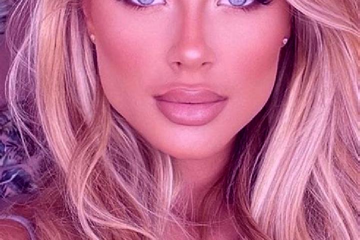 Abigail, 32, a blonde blue-eyed latina companion based in Geneston. Offering CIM, GFE, Dinner Date. Available for incall and outcall, day and evening dates.