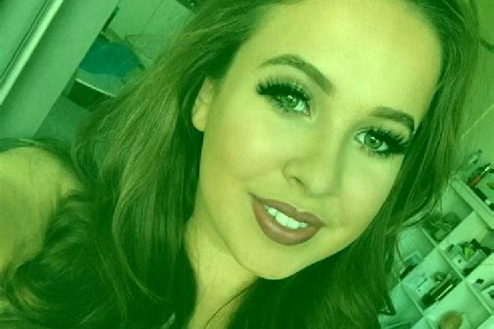 Abigail, 32, a red dark-eyed mediterranean companion based in Montigny-les-Metz. Offering Roleplay, Massage, Overnight, Travel Companion. Available for incal...