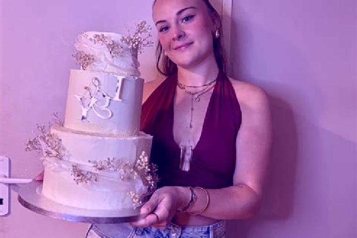 Abigail, 32 — Escort in Meriel, France