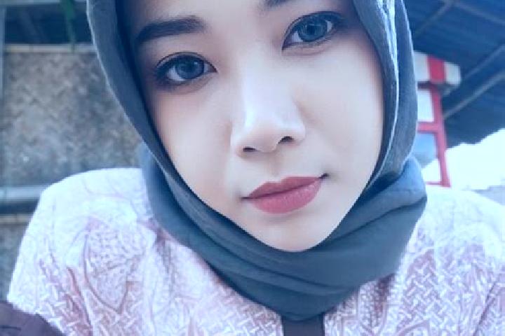 Abigail, 32 — Escort in Slahung, Indonesia