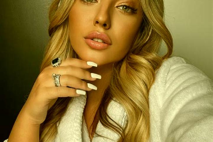 Abigail, 33, a blonde green-eyed latina companion based in Lerahinga. Offering Massage, Fetish, Deep French Kissing, Domination, Duos. Available for incall a...