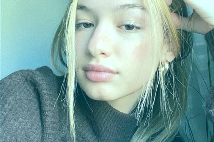 Abigail, 34, a blonde brown-eyed caucasian companion based in Chandor. Offering Roleplay, CIM, Tantra. Available for incall and outcall, overnight bookings a...