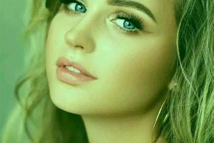 Abigail, 34, a dark blonde blue-eyed caribbean companion based in Vitoria da Conquista. Offering Erotic Massage, Travel Companion, CIM, Dinner Date, Girlfrie...