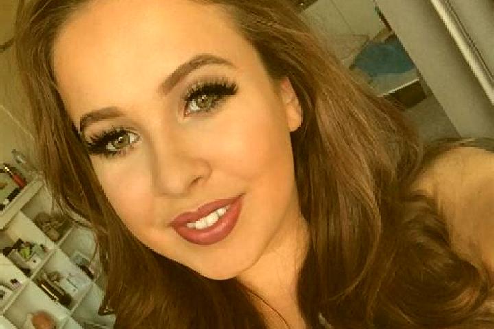 Abigail, 35, a blonde brown-eyed mediterranean companion based in Chazelles-sur-Lyon. Offering Fetish, Striptease, 69, BDSM. Available for incall and outcall...