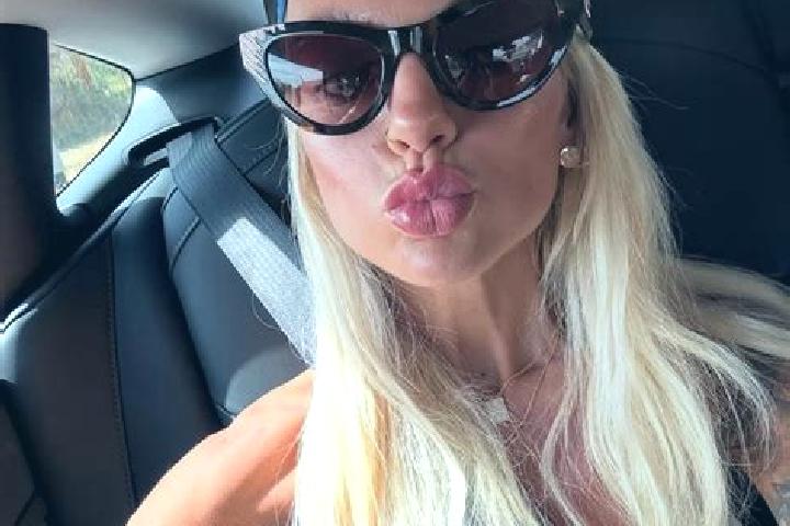 Abigail, 35 — Escort in Fanny Bay, Canada