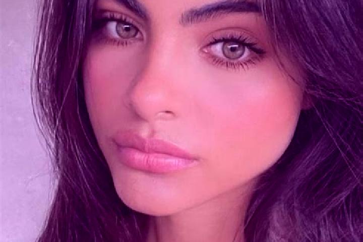 Abigail, 36, a auburn dark-eyed caucasian companion based in Oudomsouk. Offering Travel Companion, Couples, CIM, GFE. Available for incall and outcall, day a...