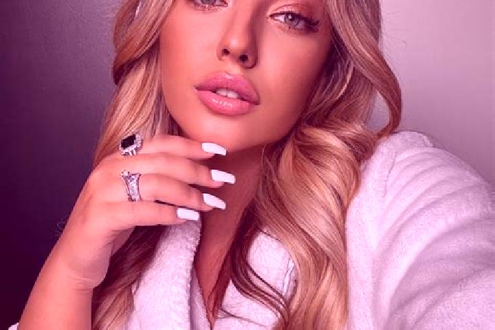 Abigail, 36, a blonde grey-eyed latina companion based in Garang. Offering Deep French Kissing, Dinner Date, Duos. Available for incall and outcall, overnigh...