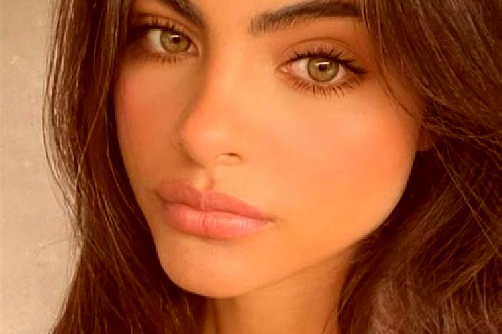 Abigail, 36, a dark blonde amber-eyed indian companion based in Llique. Offering BDSM, Party Girl, Massage, A-Level. Available for incall and outcall, day an...