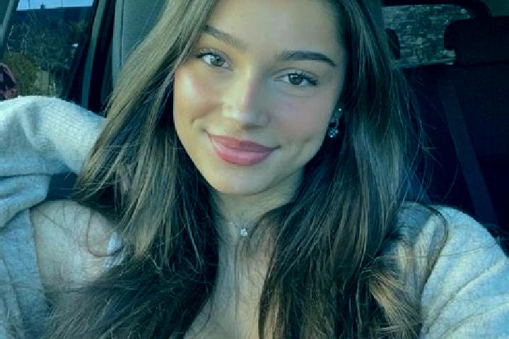 Addison, 20, a brunette grey-eyed ebony companion based in Novovoronezh. Offering Couples, OWO, Massage, Party Girl, GFE. Available for incall and outcall, o...