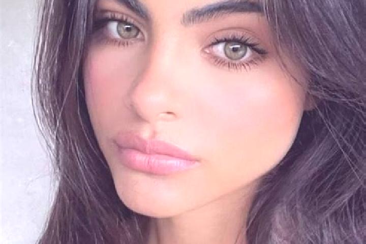 Addison, 20, a red dark-eyed indian companion based in Alsonemedi. Offering Roleplay, GFE, BDSM. Available for incall and outcall, overnight bookings available.