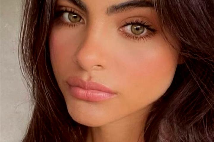 Addison, 20, a red dark-eyed indian companion based in Campinas do Piaui. Offering A-Level, CIM, Dinner Date, Girlfriend Experience, Couples. Available for i...