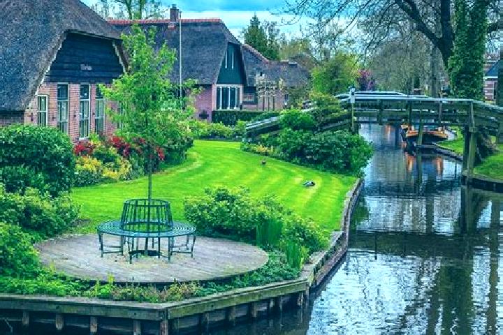 Addison, 20 — Escort in Belt-Schutsloot, Netherlands