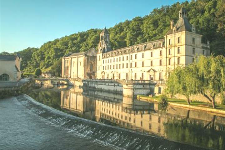 Addison, 20 — Escort in Brantome, France
