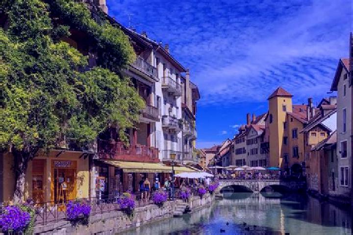 Addison, 20 — Escort in Caurel, France
