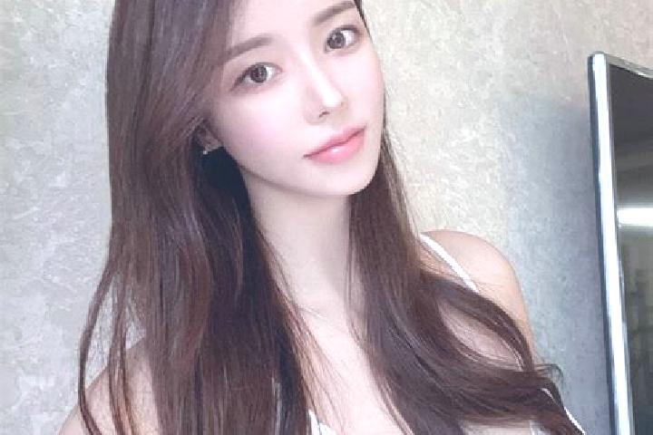 Addison, 20 — Escort in Halajun, China
