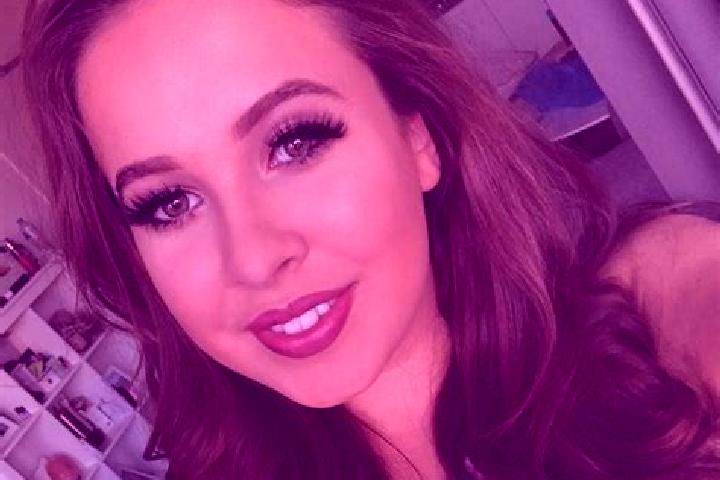 Addison, 21, a red brown-eyed mediterranean companion based in Dosimo. Offering Erotic Massage, Striptease, Domination, Prostate Massage, GFE. Available for ...