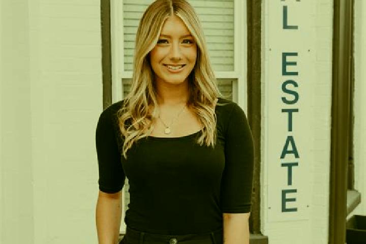 Addison, 21 — Escort in Martinsburg, United States