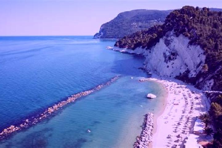 Addison, 21 — Escort in Montegiorgio, Italy