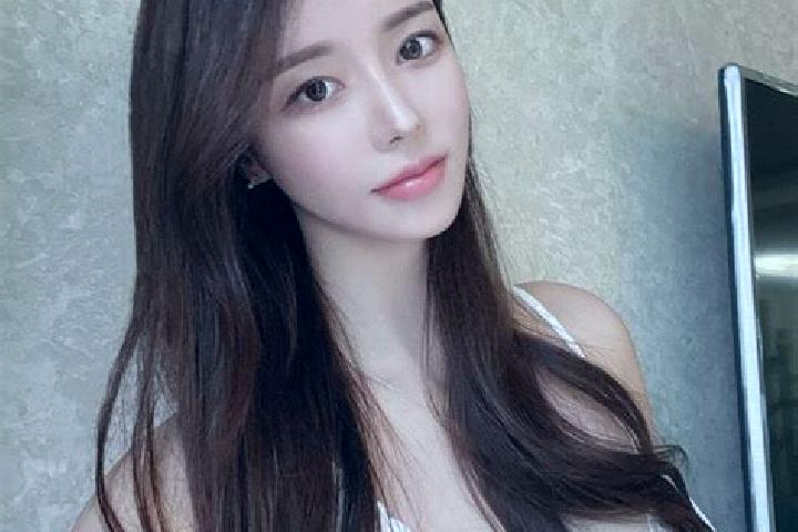 Addison, 21 — Escort in Qiangbai, China