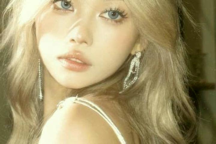 Addison, 22, a platinum blonde grey-eyed asian companion based in Thurayur. Offering Duos, OWO, Roleplay. Available for incall and outcall, day and evening d...