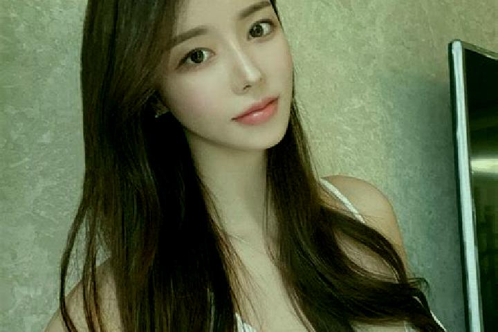 Addison, 22 — Escort in Dingtang, China