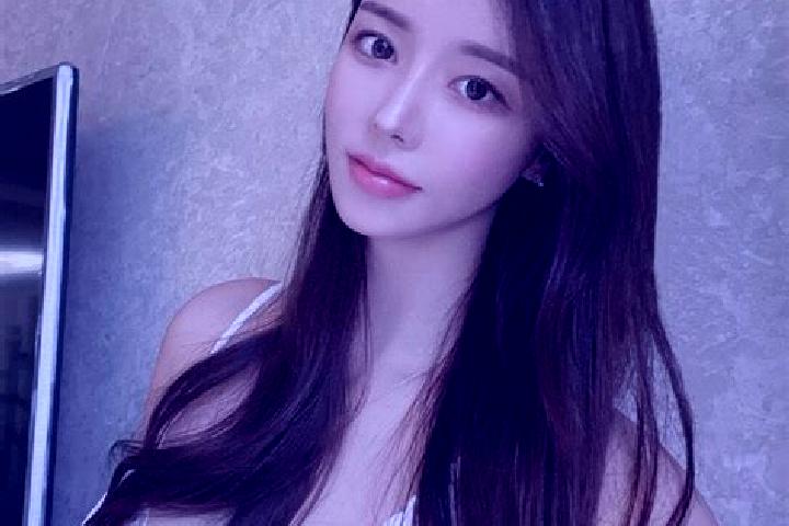 Addison, 22 — Escort in Yuanjiazhuang, China