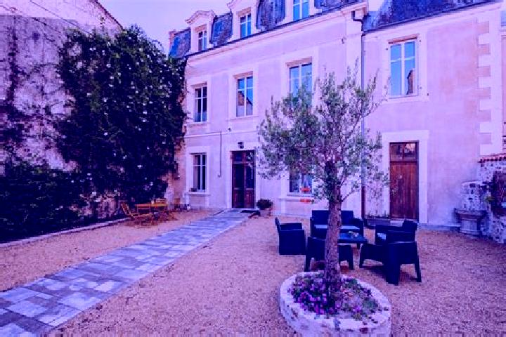 Addison, 23 — Escort in Beaulieu-sous-Parthenay, France
