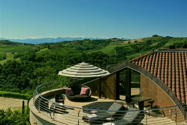 Addison, 23 — Escort in Novello, Italy