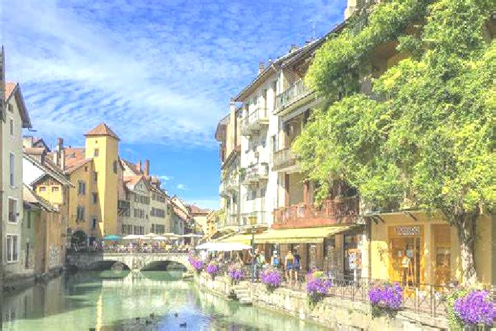 Addison, 24 — Escort in Chantrigne, France