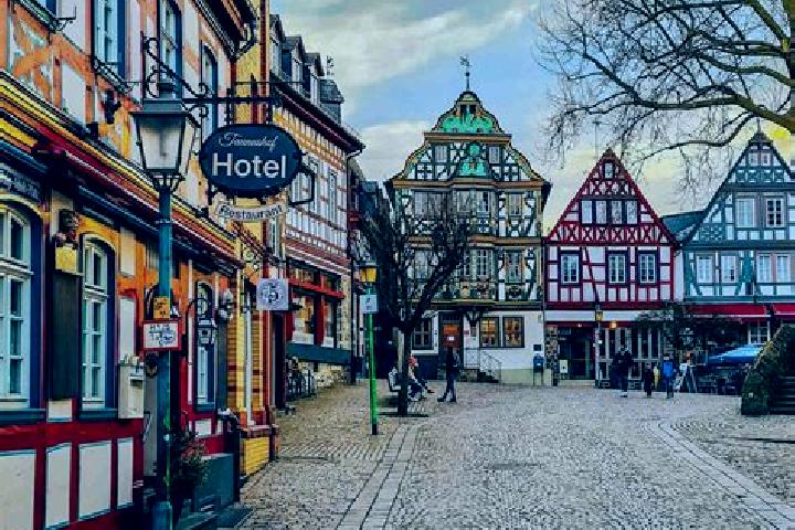 Addison, 24 — Escort in Mandel, Germany