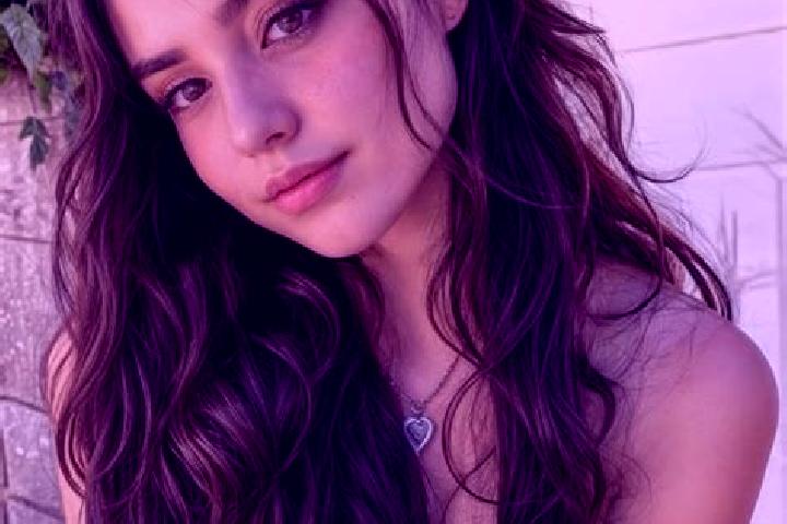 Addison, 25, a auburn hazel-eyed mediterranean companion based in Vieux-Conde. Offering OWO, Travel Companion, Tantra, Erotic Massage. Available for incall a...