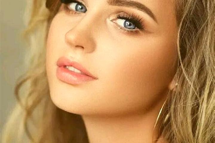 Addison, 25, a dark blonde blue-eyed middle eastern companion based in Civitella Marittima. Offering OWO, Couples, GFE, Roleplay, Tantra. Available for incal...