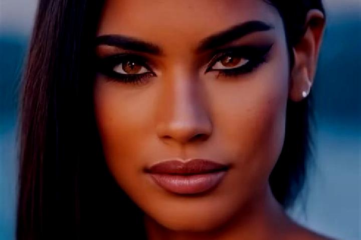 Addison, 25, a red green-eyed latina companion based in Baravat. Offering Erotic Massage, Overnight, Duos. Available for incall and outcall, day and evening ...