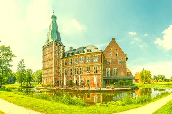 Addison, 25 — Escort in Wachtberg, Germany