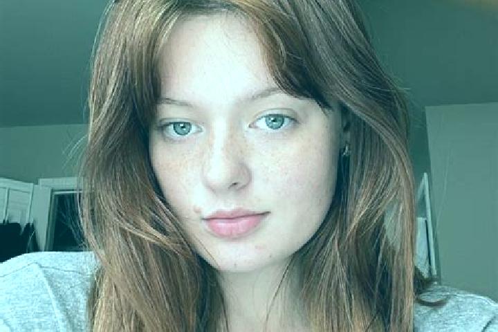 Addison, 28, a auburn grey-eyed mixed companion based in Dogaletto. Offering Domination, Massage, CIM. Available for incall and outcall, overnight bookings a...